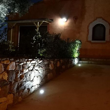 A Lu Ponti Bed & Breakfast Будони Екстериор снимка